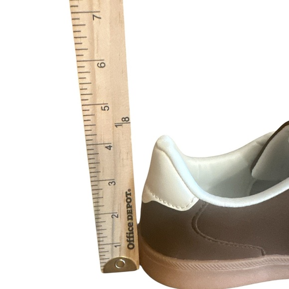 La Sheelah Modern Sneaker Size 10 Brown White Stripe Detail Lace Up Round Toe - Picture 10 of 11